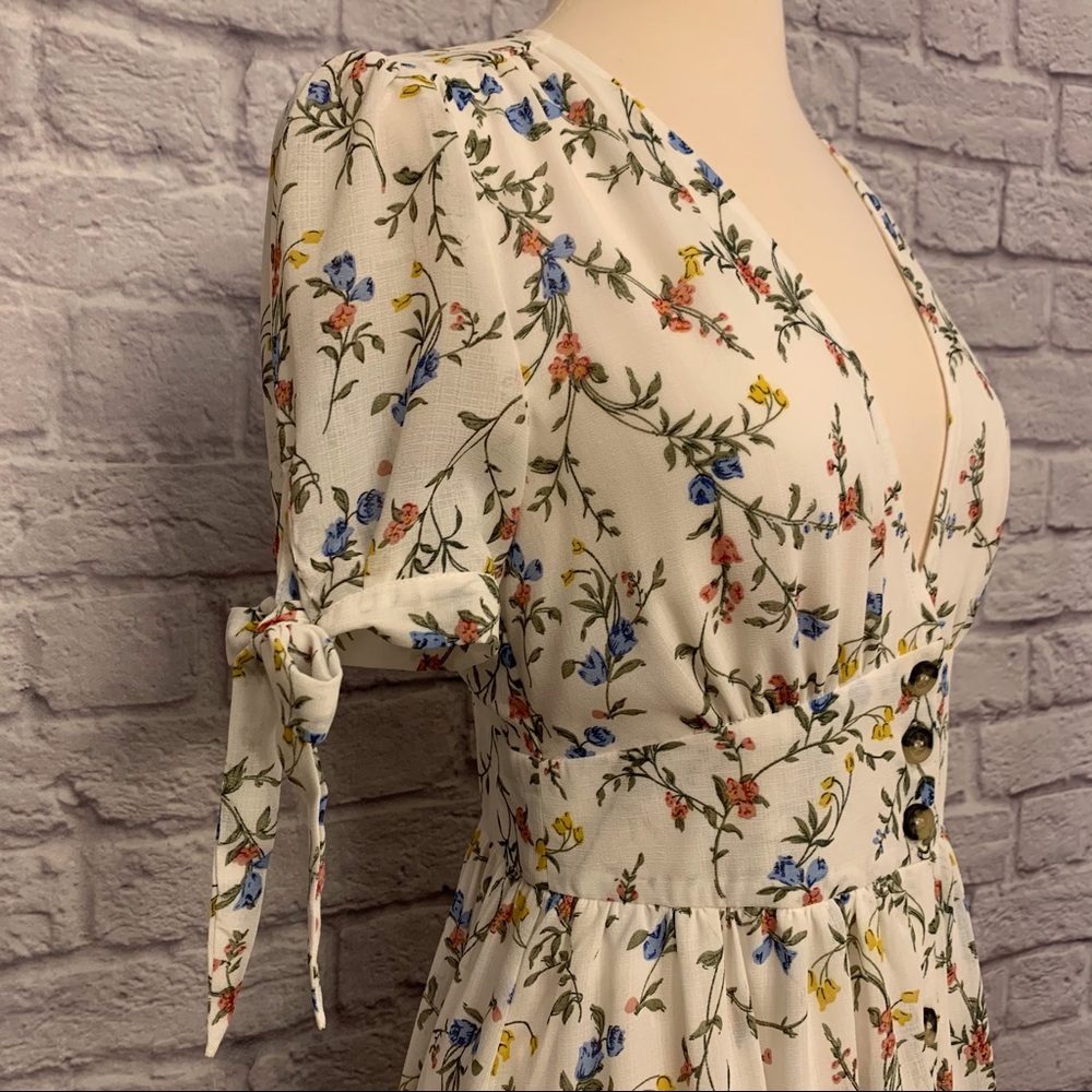 πHPπ Lost In Lunar Floral Button Front Dress - Picture 7 of 16